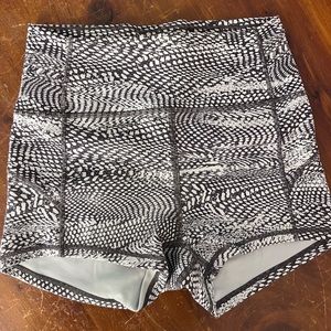 Lululemon shorts size 2 in a gray/white pattern